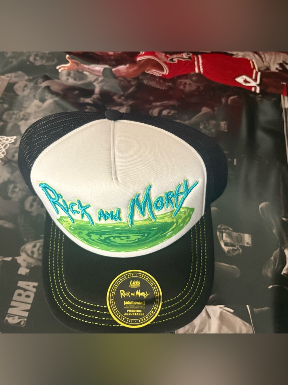 Lids adults Rick and Morty White, Black & Green Trucker Hat adjustable